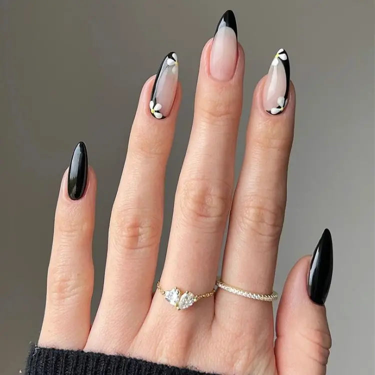 Graduation nail ideas to stand out